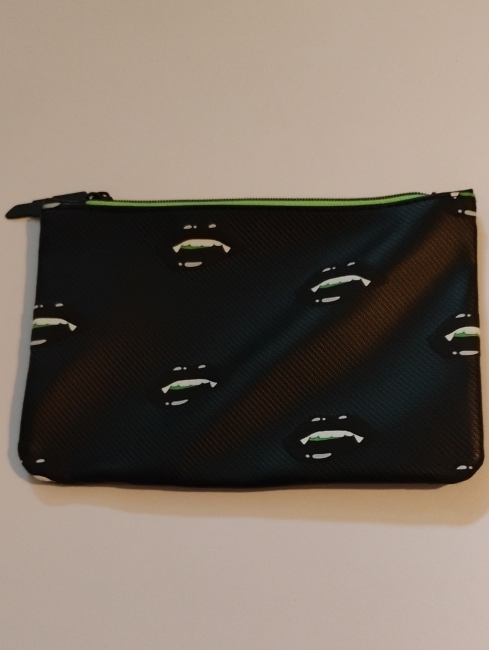 🧁 3/$30 Vampire Kiss Makeup Bag NEW